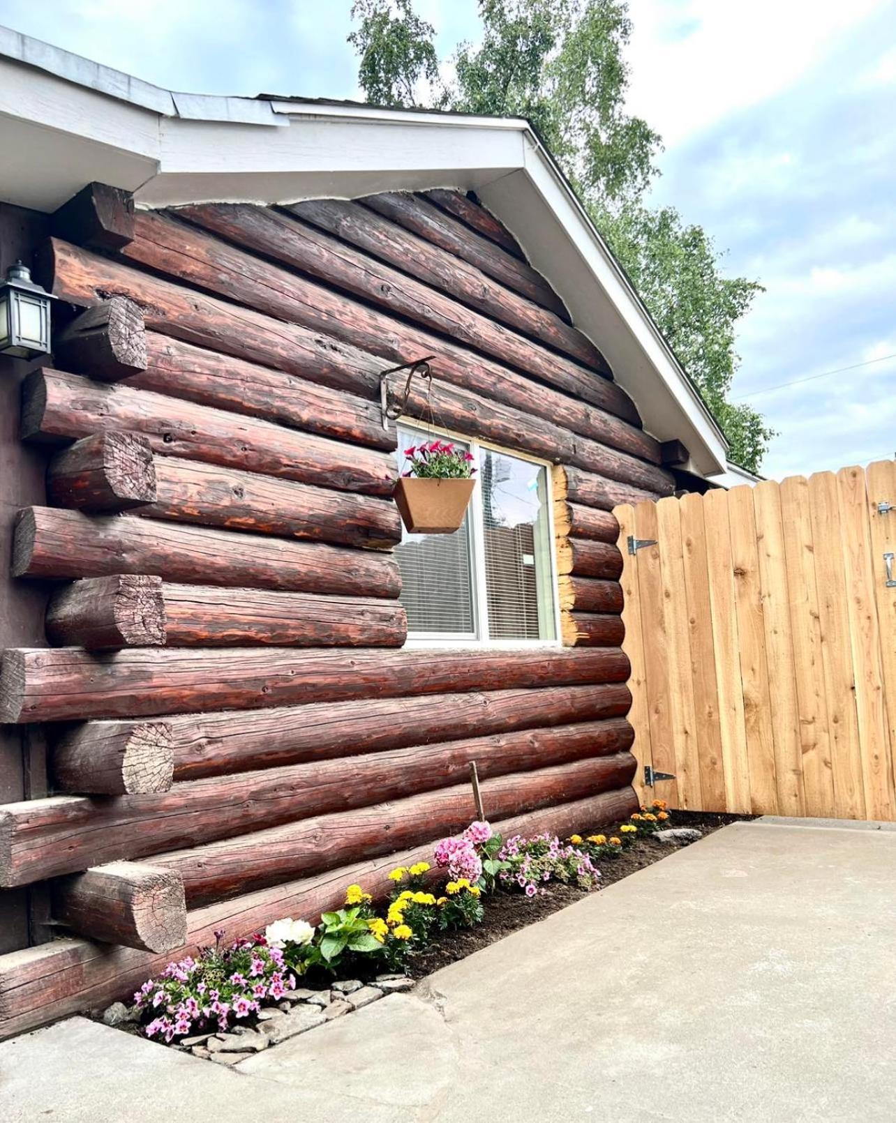 Apartamento Log House In Heart Of Anchorage Exterior foto